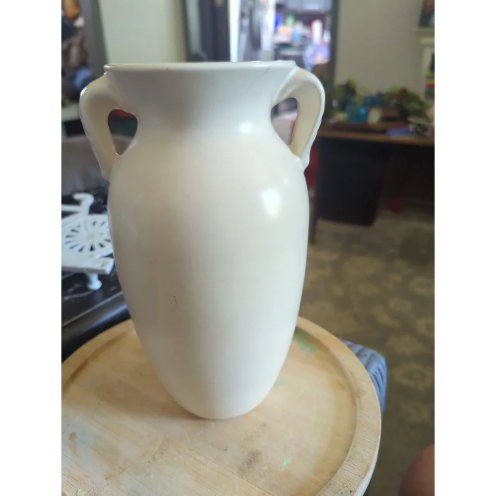 Vintage Red Wing Art Deco Ivory 3D Me Magnolia Flower Pottery Vase